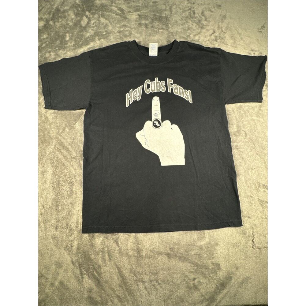 Mens Chicago White Sox Hey‎ Cub Fans Shirt Size L Gildan Modern Tag Ring Finger